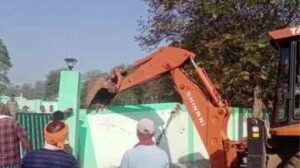 BJP Action: भूपेश बघेल ने मस्जिद की जिस बाउंड्री को बनवाया, बीजेपी सरकार में उसी पर चलाया बुलडोजर, जानिए पूरा मामला