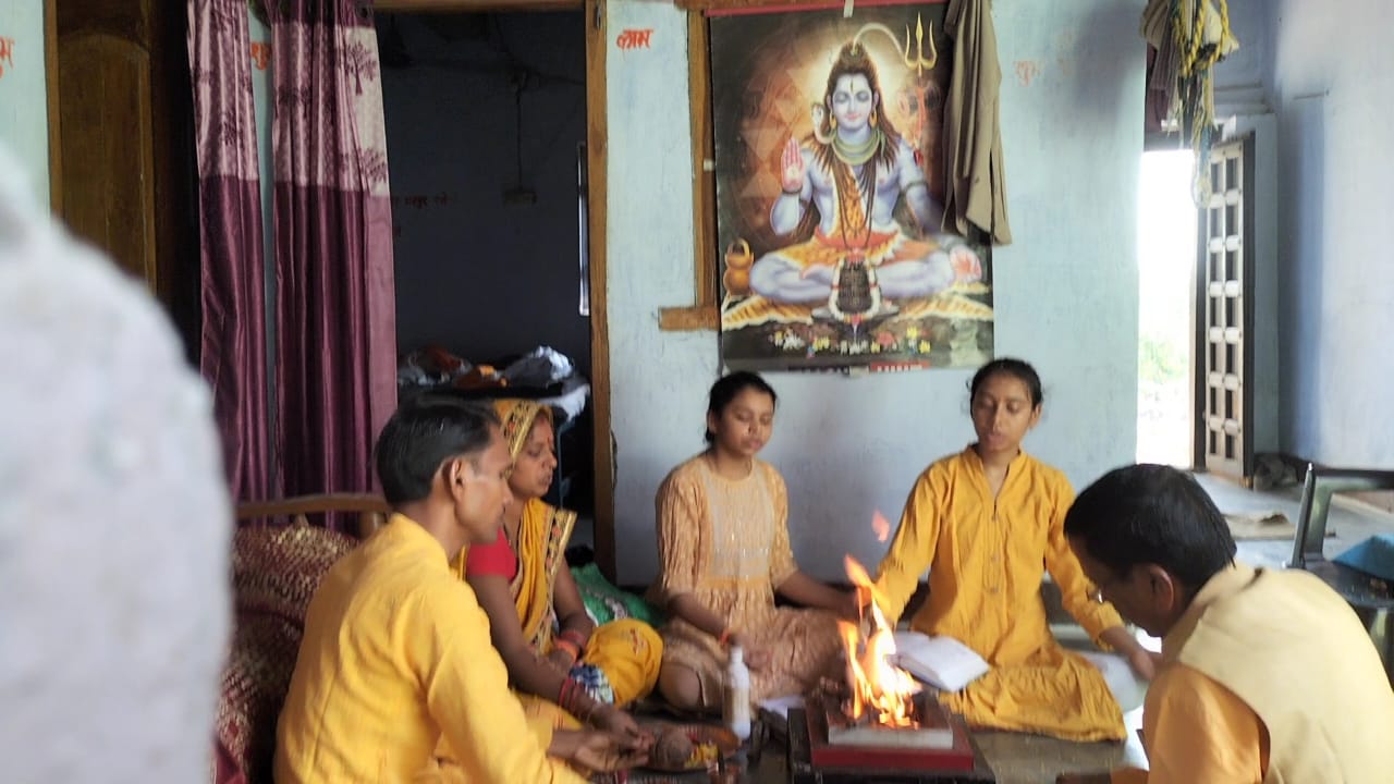 Gayatri Mahayagya: जूम एप के माध्यम से गृहे-गृहे गायत्री महायज्ञ का अयोजन, हवन यज्ञ की अग्नि से वातावरण शुद्ध होता है- जगदीश साहू