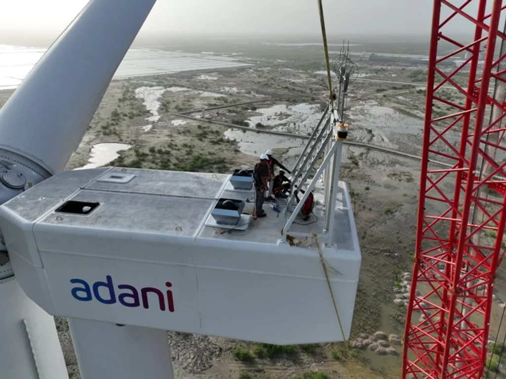 Adani Gruop: अडानी मन्नार द्वीप पर लगभग 50 पवन टर्बाइन बनाना चाहते हैं, ताकि पूरे वर्ष द्वीप पर चलने वाली तेज हवाओं से लाभ उठाया जा सके।