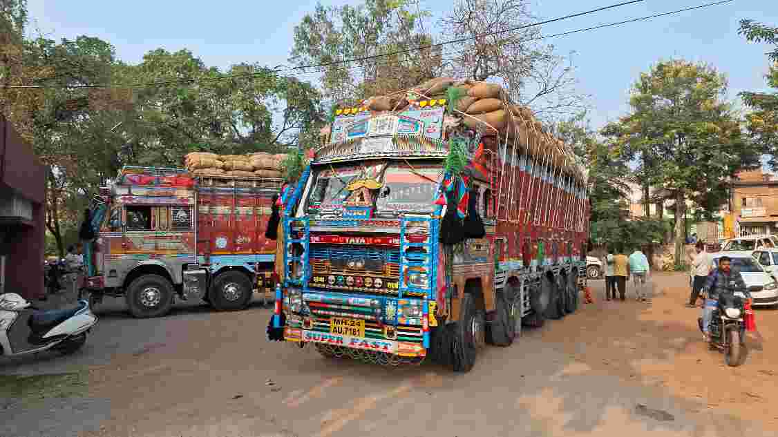 बेमेतरा में धान खरीदी से पहले बड़ी कार्यवाही, 2 संदिग्ध ट्रकों में 600 क्विंटल धान जब्त,