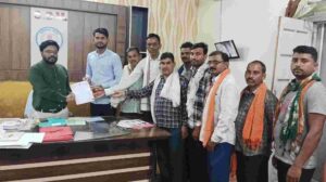 बेमेतरा: जनपद सदस्य दीपक सिंह दिनकर ने फसल नुकसान पर कलेक्टर के नाम एसडीएम को सौंपा ज्ञापन