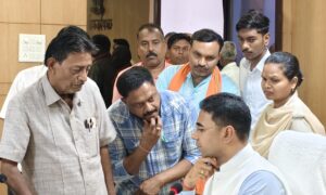 बलौदाबाजार के व्यापारियों का फूटा गुस्सा, जनदर्शन में कलेक्टर के सामने रखीं 4 बड़ी मांगें