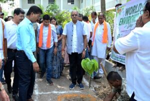 एक पौधा मां के नाम, पर्यावरण के नाम: विश्व पर्यावरण दिवस पर बलौदाबाजार में चला हरियाली का महाअभियान