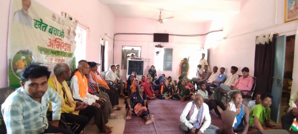 खेत बचाओ अभियान को मिल रहा किसानों का साथ, 122 पंचायतों में पहुंचे कृषि वैज्ञानिक, 4,835 किसान हुए लाभान्वित