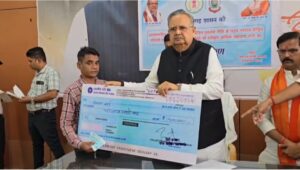 सालों का इंतजार खत्म: राजनांदगांव में नक्सल पीड़ित परिवारों को मिली आर्थिक सहायता, विधानसभा अध्यक्ष ने बांटे चेक