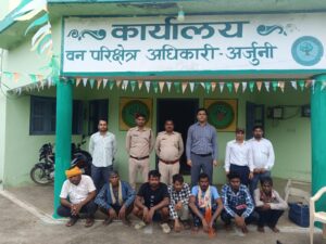 पालतू कुत्ते की मदद से जंगली सुअर के बच्चे का शिकार किया था