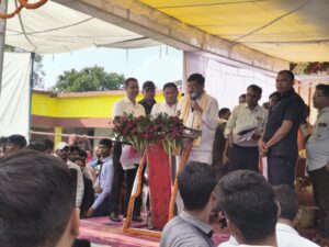 उद्बोधन सूची से नाम कटने पर भड़के पूर्व संसदीय सचिव गोवर्धन मांझी, जबरन माइक थामकर गिनाईं क्षेत्र की समस्याएं