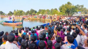 तारगांव के दशहरे में कुम्भकर्ण का नौका विहार बना आकर्षण का केंद्र, हजारों की उमड़ी भीड़